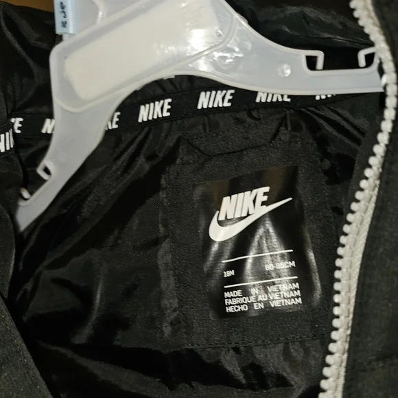 Nike Kids Black Puffer Jacket 18 Months LIKE NEW!! - Picture 5 of 13